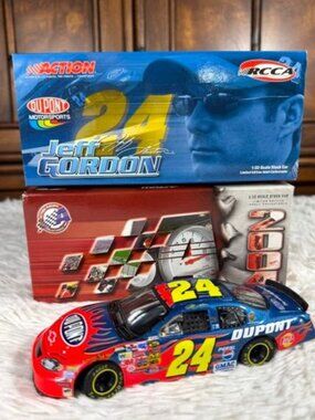 Vintage Jeff Gordon #24 DuPont 2004 Monte Carlo 1:32 Scale Stock Car